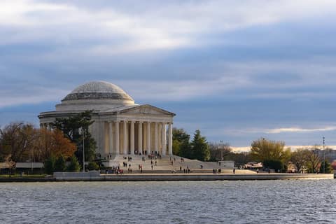 Мемориал через Приливный бассейн